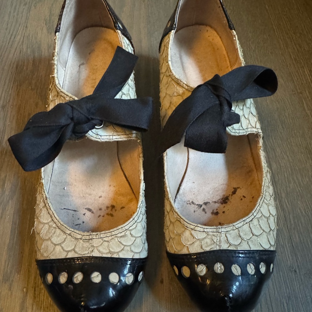 Elegant Black and Cream Women's Shoes